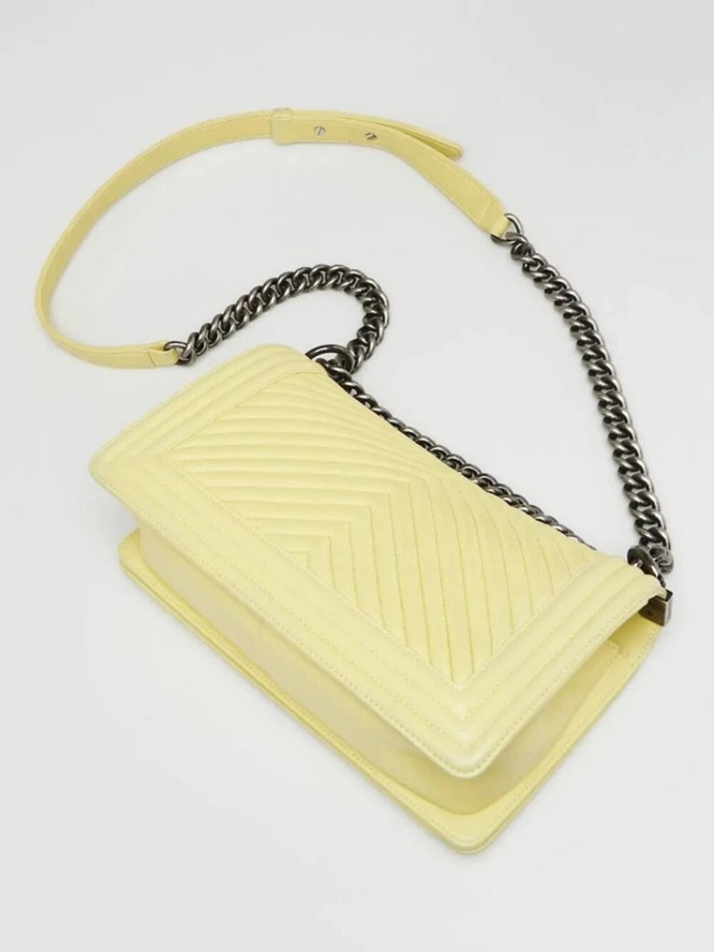 Chanel Light Green Chevron Quilted Lambskin Leather Medium Boy Flap Bag - Picture 3 of 9